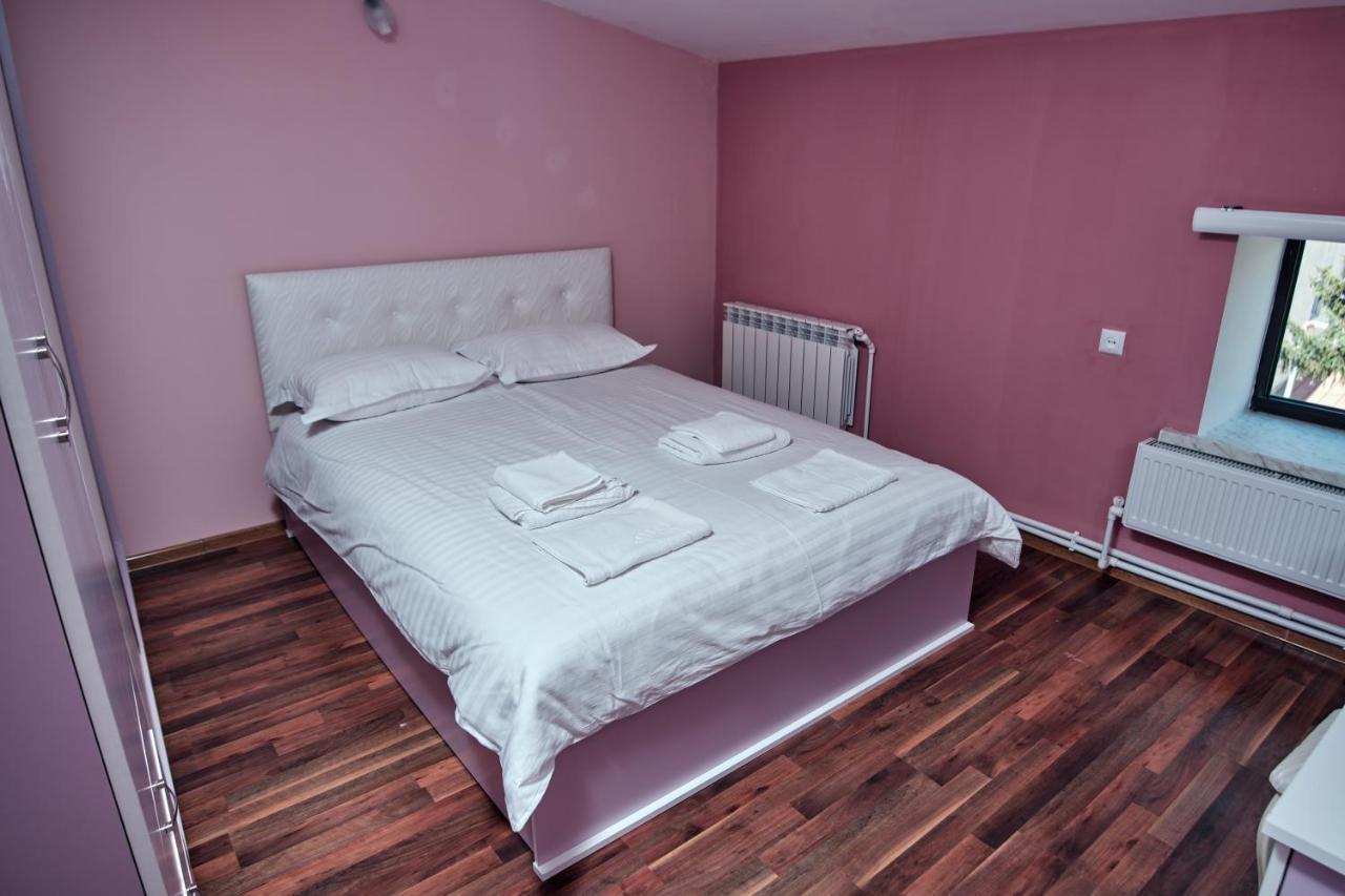 Ro Metro Aparthotel Gjoemri Buitenkant foto