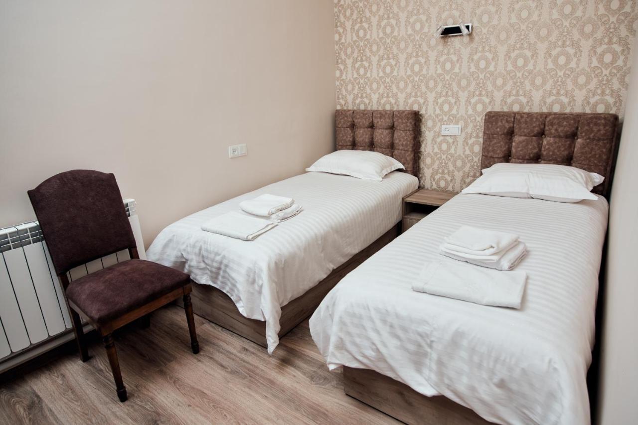 Ro Metro Aparthotel Gjoemri Buitenkant foto