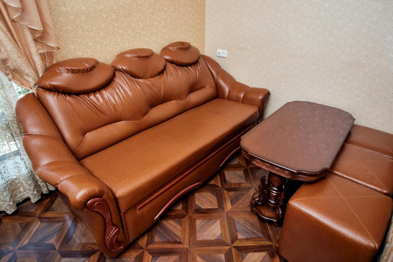 Ro Metro Aparthotel Gjoemri Buitenkant foto