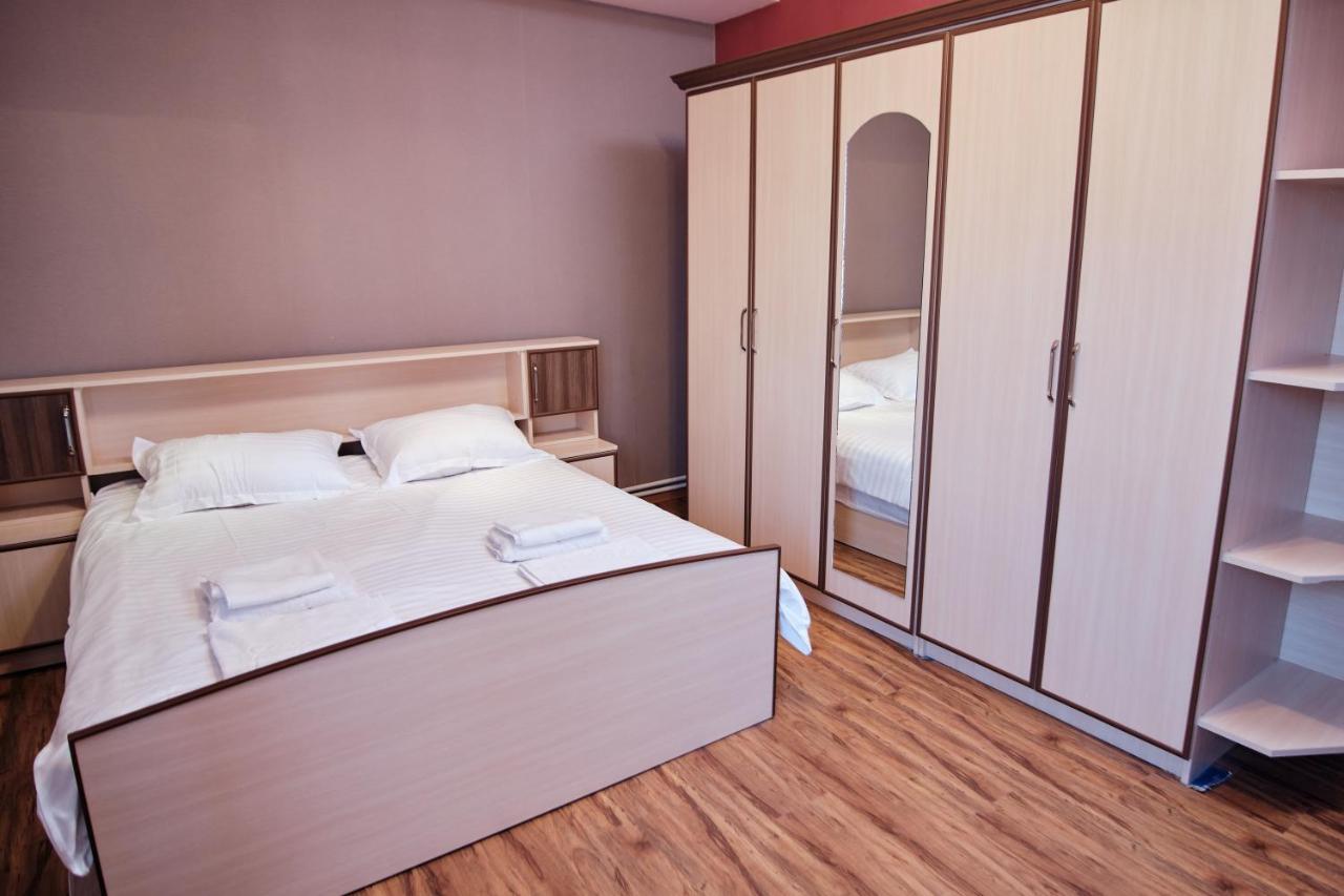 Ro Metro Aparthotel Gjoemri Buitenkant foto