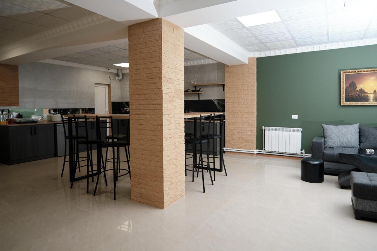 Ro Metro Aparthotel Gjoemri Buitenkant foto