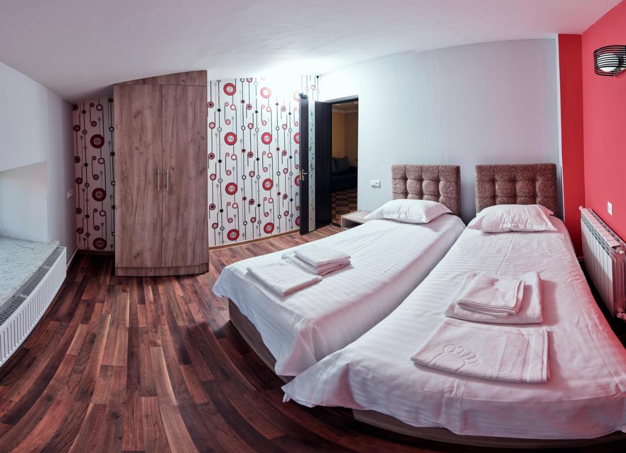 Ro Metro Aparthotel Gjoemri Buitenkant foto