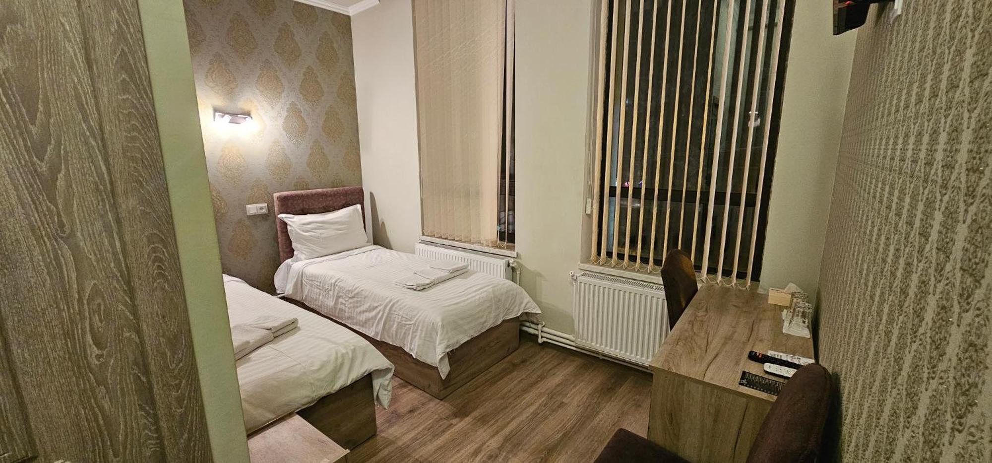 Ro Metro Aparthotel Gjoemri Buitenkant foto