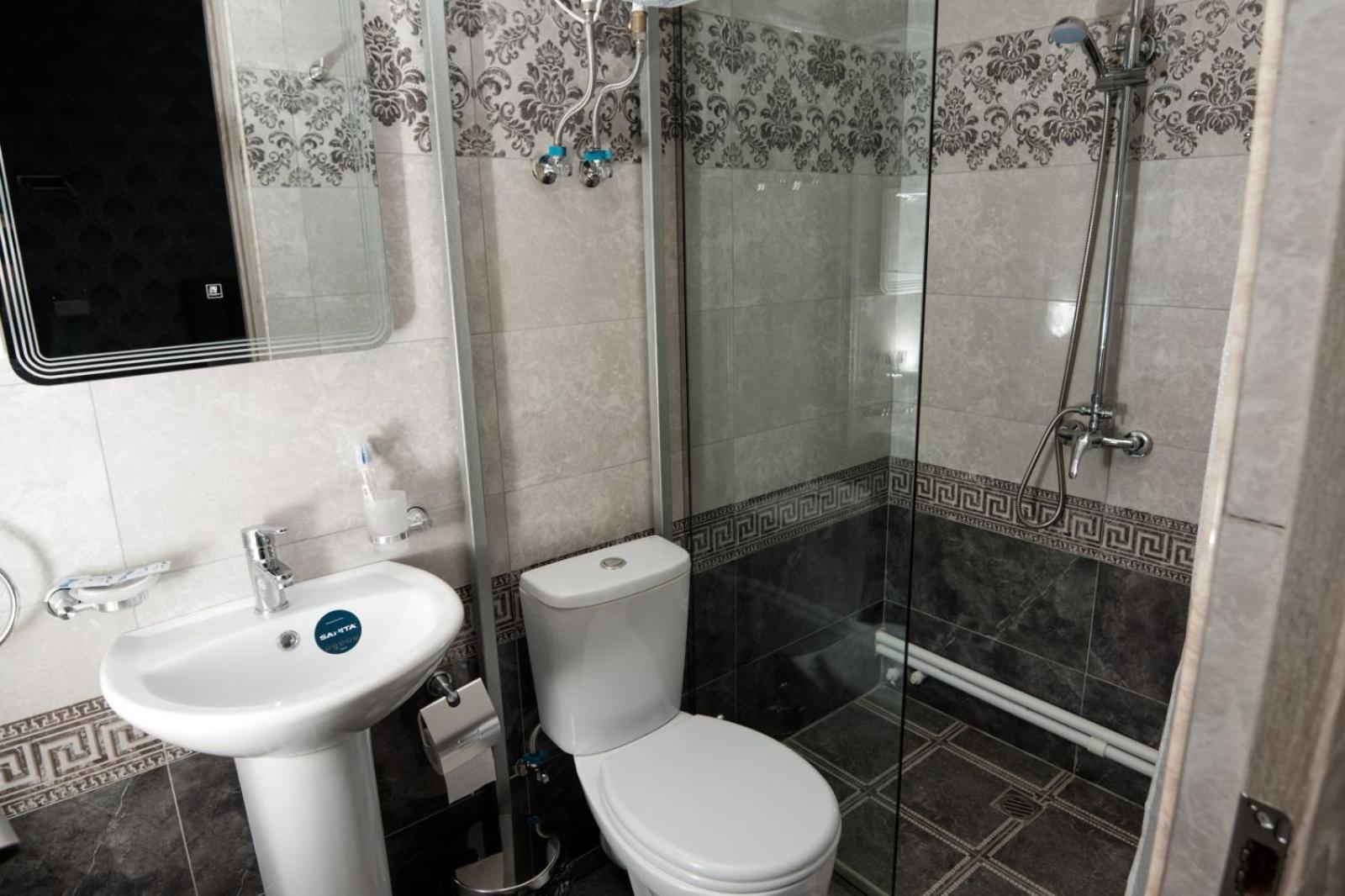 Ro Metro Aparthotel Gjoemri Buitenkant foto